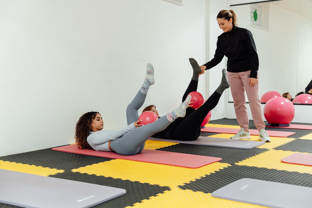 Pilates untuk Pemula: Apa yang Disiapkan untuk Kelas Pertama Anda