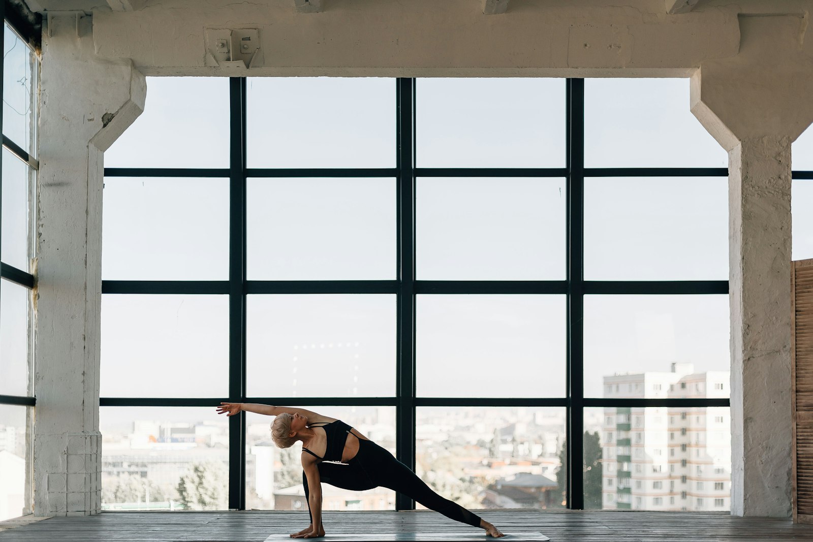 Kelas Yoga di Surabaya Timur: Studio Yoga Tenang dan Kelas Kecil di Rungkut